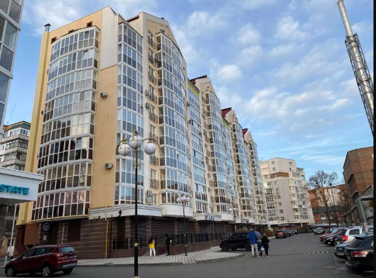 Апартаменти Новострой, с выходом на крышу, МАНСАРДА, центр Полтава Екстер'єр фото